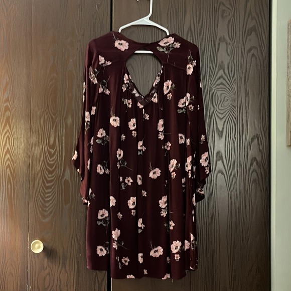 Lush eggplant colored dress with flowers. 3/4 flared sleeves. Size Medium - Picture 6 of 10